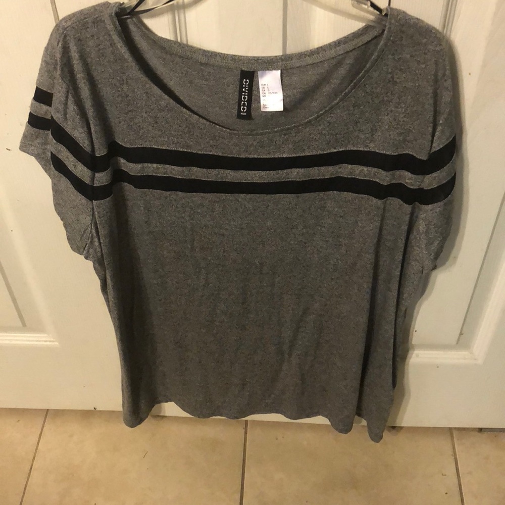 Size large gray top with black mesh detail stripe